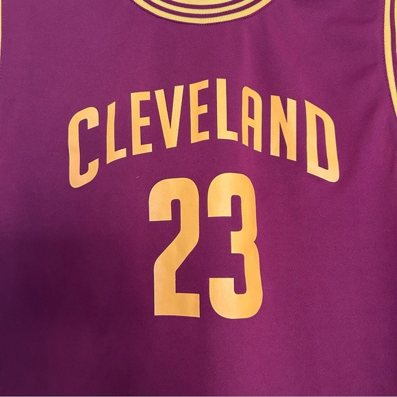 NBA Cleveland LeBron James Jersey - Picture 3 of 5